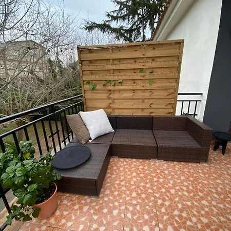 Charming In A Duplex With Garden & Balcony